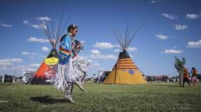 WEB-PowWow-Siksika_GSL1908A